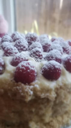 The best Raspberry Cluster Cake